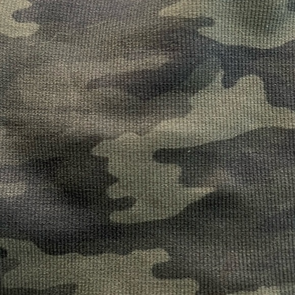 SPANX green camo Seamless Shaping Leggings - Picture 9 of 9